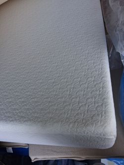 Queen medium plush memory foam mattress great cond no issues