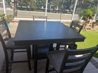 Table with 4 chairs