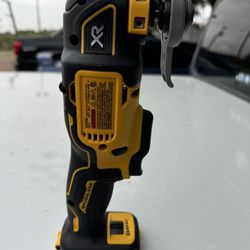 DEWALT  Multitool Brushless XR Tool Only