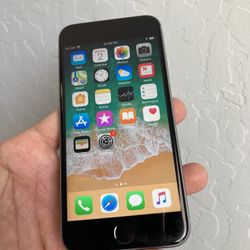 iPhone 6. Like New And Unlocked! No Tax 