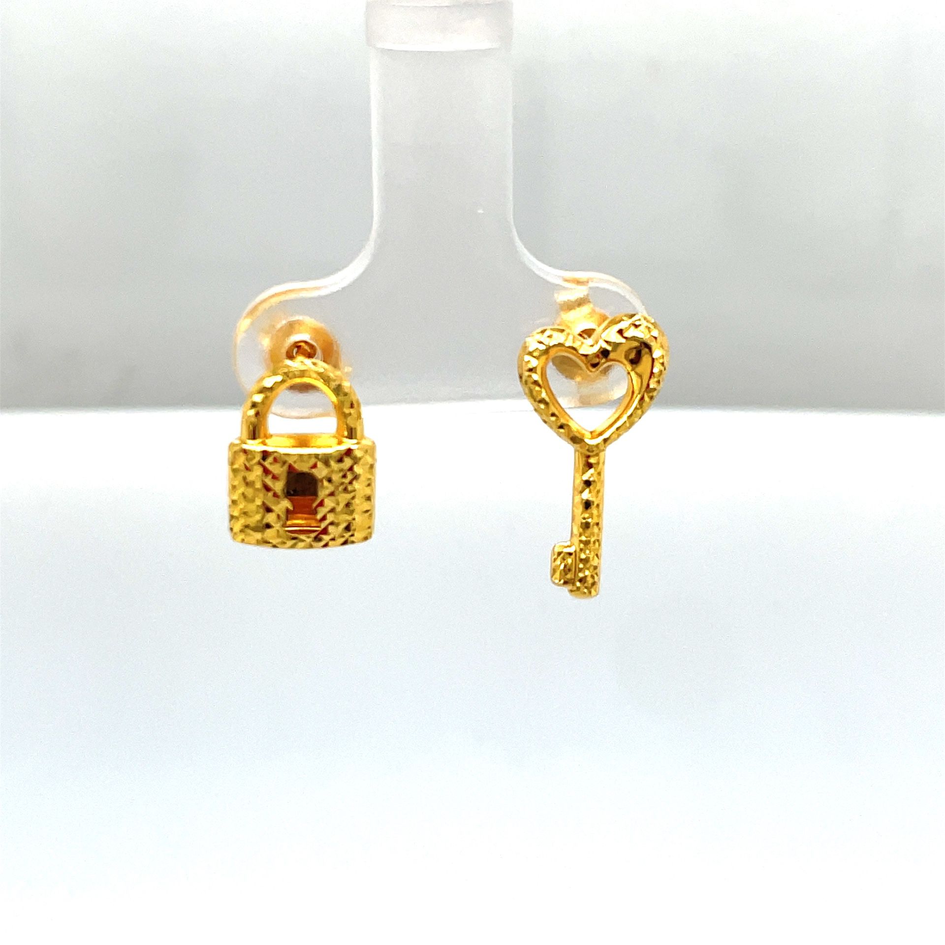 18KT Yellow Gold Lock & Key Earrings 1.30g I-966