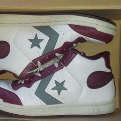 Converse  Size 9.5 Used Good Condition 