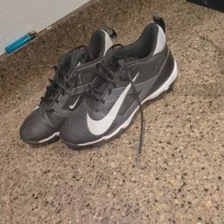 7.5 Nike Cleats