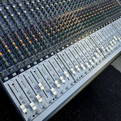 Mackie Onyx 32.4 Premium 32-Channel Analog Live Sound Mixing Console Mixer