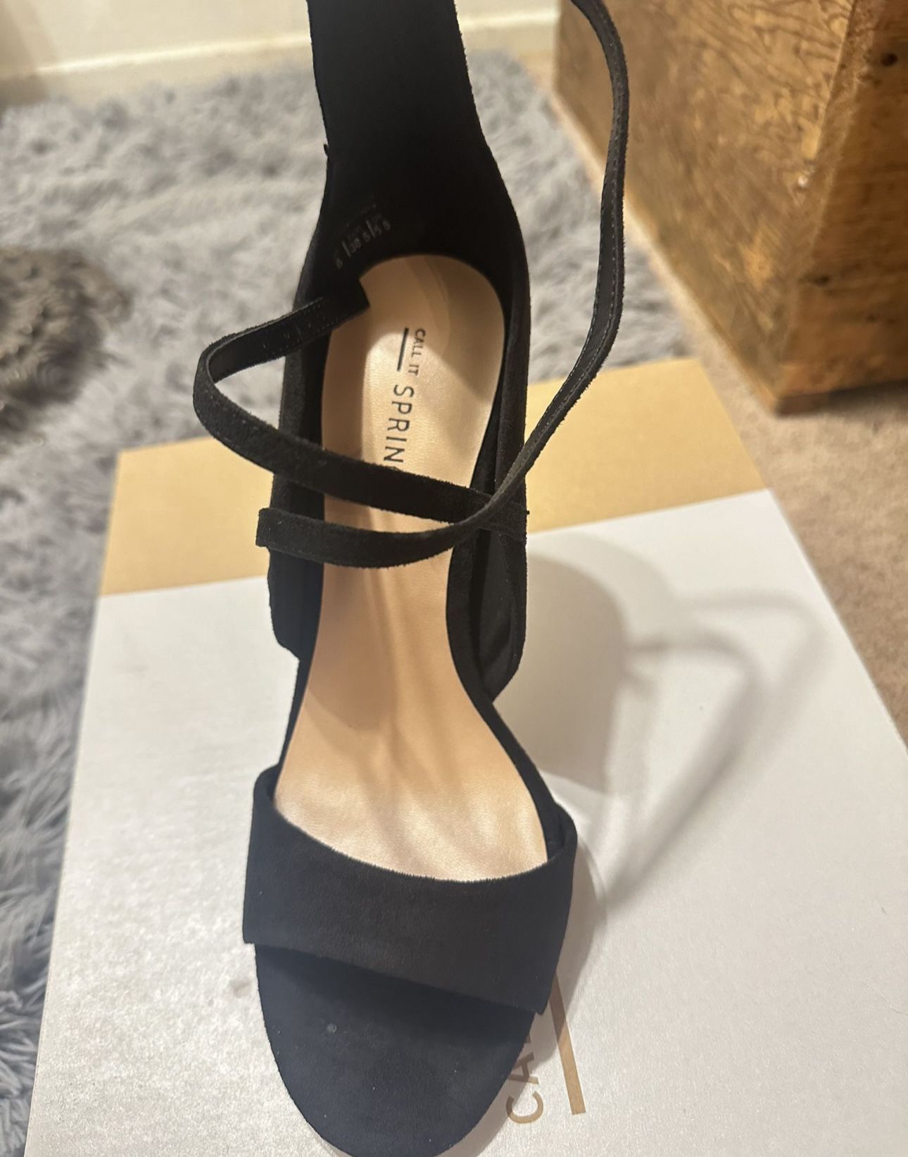 New in box size 8 black 8 heels, very ELEGANT 