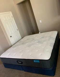 KING BEAUTYREST PLUSH MATTRESS AND FREE BOX SPRINGS