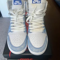 Jordan 1 Hyper Royal Size 7 Y