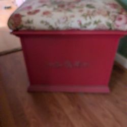 Ottoman/Tray table 26 x 26 x24