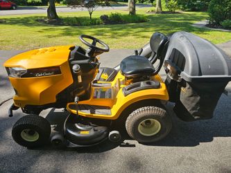 Cub Cadet XT1 42" Cut Automatic Riding Lawn Mower w Bagger