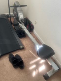 Rowing exercise machine