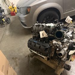 6.4 Hemi BGE low miles need to sell complete motor $7,000 obo