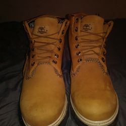 Like NEW! Genuine Leather Upper and Suede Timberland Boots Size 11 Timbs Tims Wheat