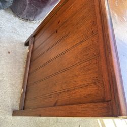Desk Wood With 3 Drawers And    Resisten To Water Prof