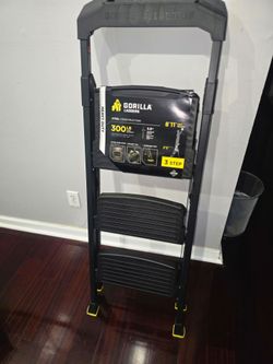 Gorilla Ladders 3-Step Steel Ladder