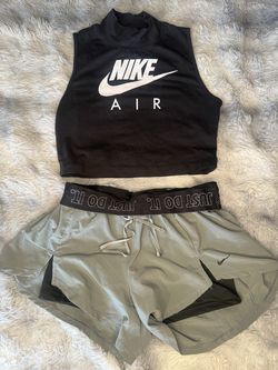 Woman’s Nike outfit Size Medium. $15