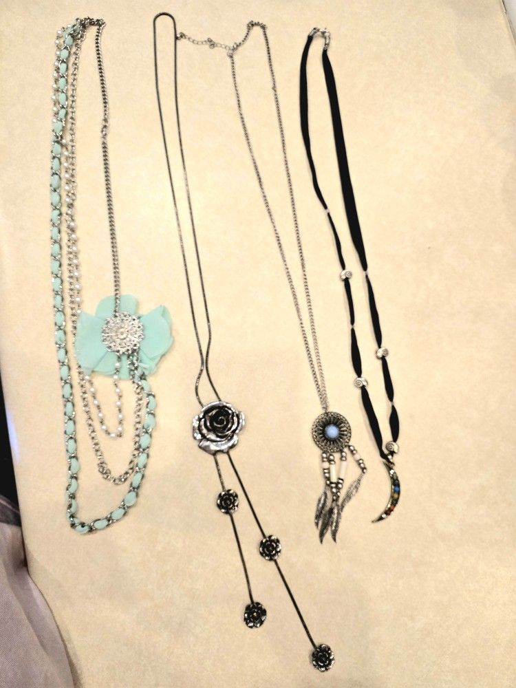 Women's Necklaces