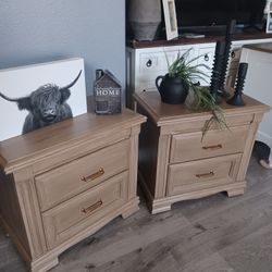 Broyhill nightstands set of 2 