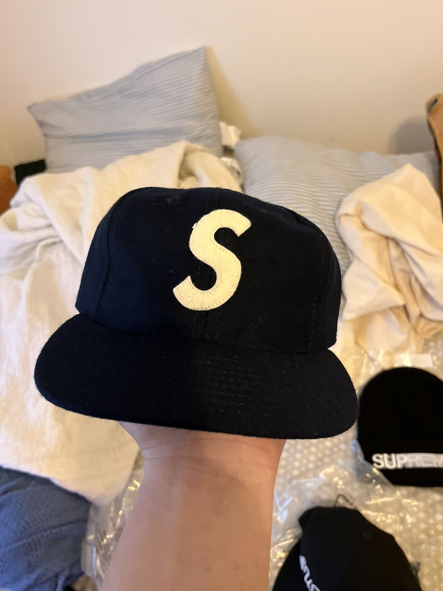 SUPREME S LOGO FITTED HAT BRAND NEW 7 1/8