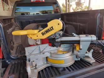 Máquina para cortar madera seminueva marca DeWalt