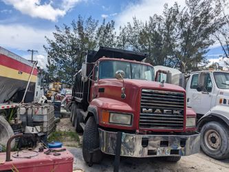 2001 Mack Model Ch613 