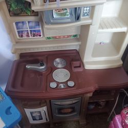 Step 2 Play Kitchen