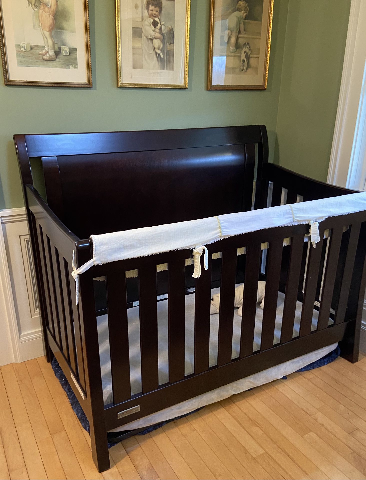 Simmons Baby Crib / Toddler Bed