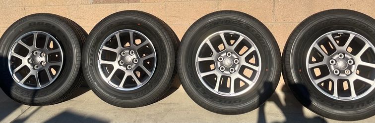 Jeep OEM 18” Wheels Rims 255/70R18 Bridgestone Dueler H/T Tires Set of 4
