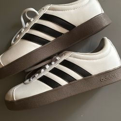 Adidas Court
