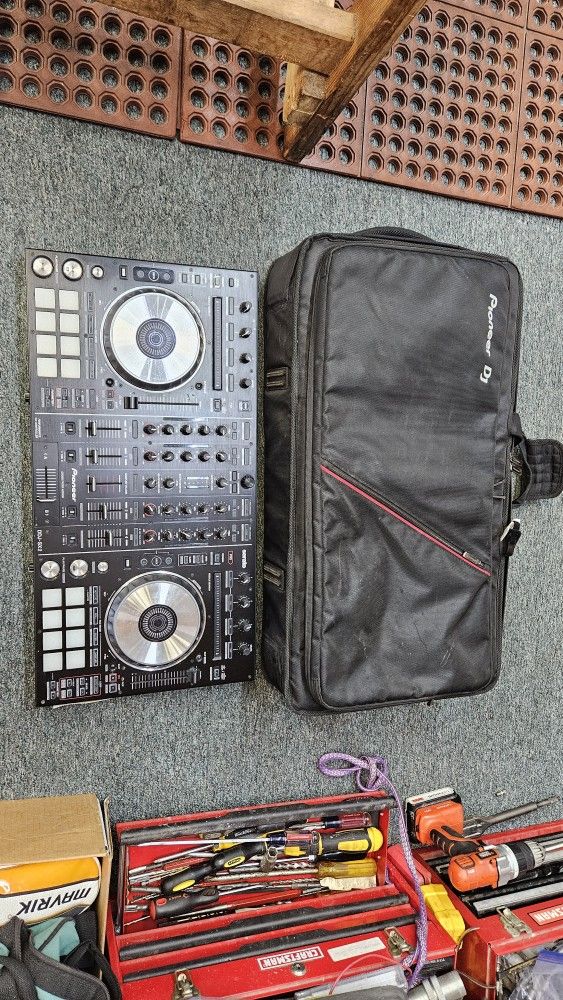Pioneer DDJ-SX2 4-Channel DJ Controller W/Pioneer Travel Bag GREAT!!!