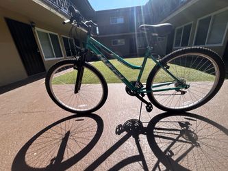 28’ Huffy Bike (good condition)