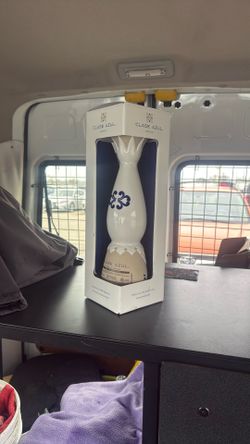 Empty Bottle Clase Azul