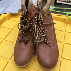 Woman’s Rouge Boots Size 10