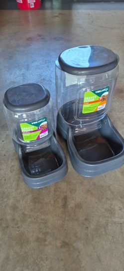 Animal gravity feeders