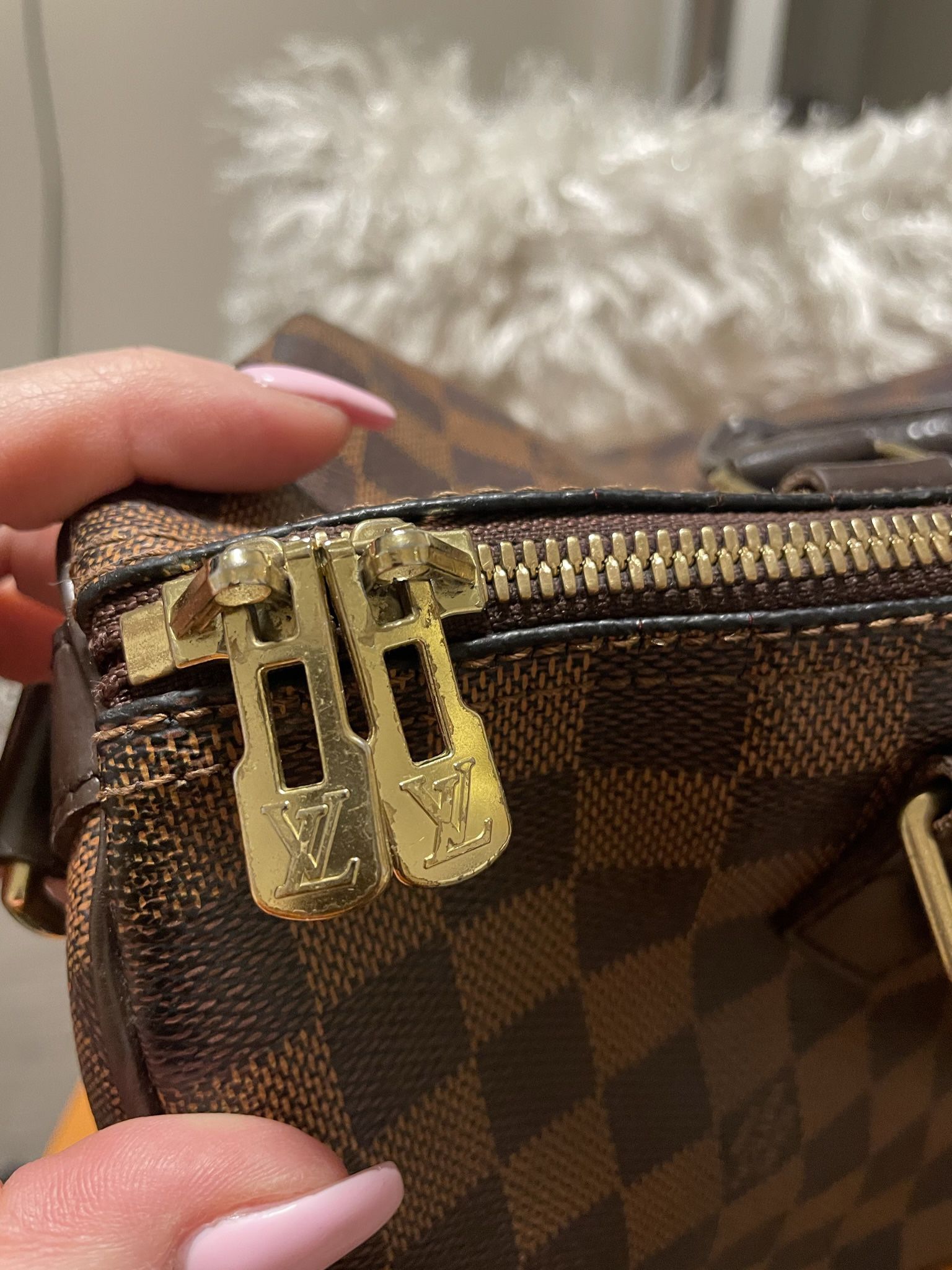Used Authentic Louis Vuitton Speedy 30 crossbody for Sale in Vista