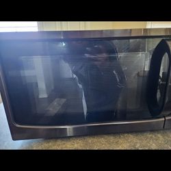 Large 1600W Microwave