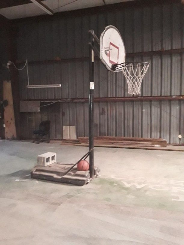 PORTABLE BASKETBALL GOAL & BALL