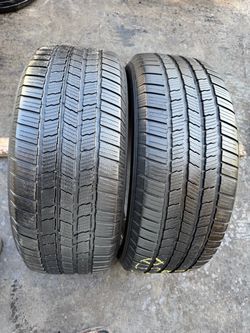 Set of 2 nice Michelin defender 255/50/19 ( We install & balance )