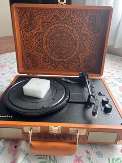 *Limited Edition* Crosley X Urban Outfitters Keepsake Embossed Portable USB Vinyl Record Player
