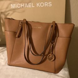 Authentic Michael    Kors Color Brown Size M