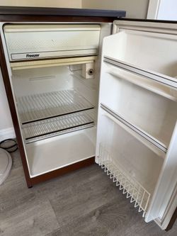Goldstar Mini Fridge