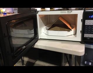 Oster 1.3 Cu. Ft. 1100 Watt Microwave Oven - Black OGZF1301 for Sale in  Portland, OR - OfferUp