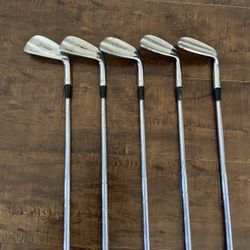 Golf Clubs Titleist Includes 4,7,8,9,P
