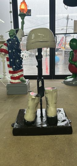 Aluminum soldier's helmet and weapon!!!