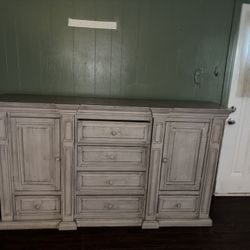 King Bed Bedroom Set 