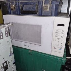 MAGIC CHEF MICROWAVE
