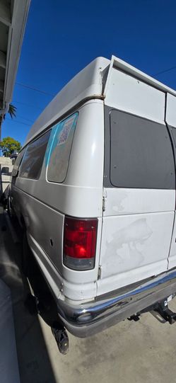 2004 Ford Econoline van