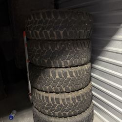 Truck Tires 37x12.50x20