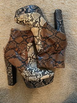 Snake print Platform Boot Heels Size 7