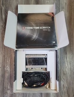 Native Instruments Traktor Scratch Audio 8 Pro DJ Performance Package 