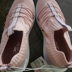 Crane Womans Memory Foam Walking Shoe, Size 7